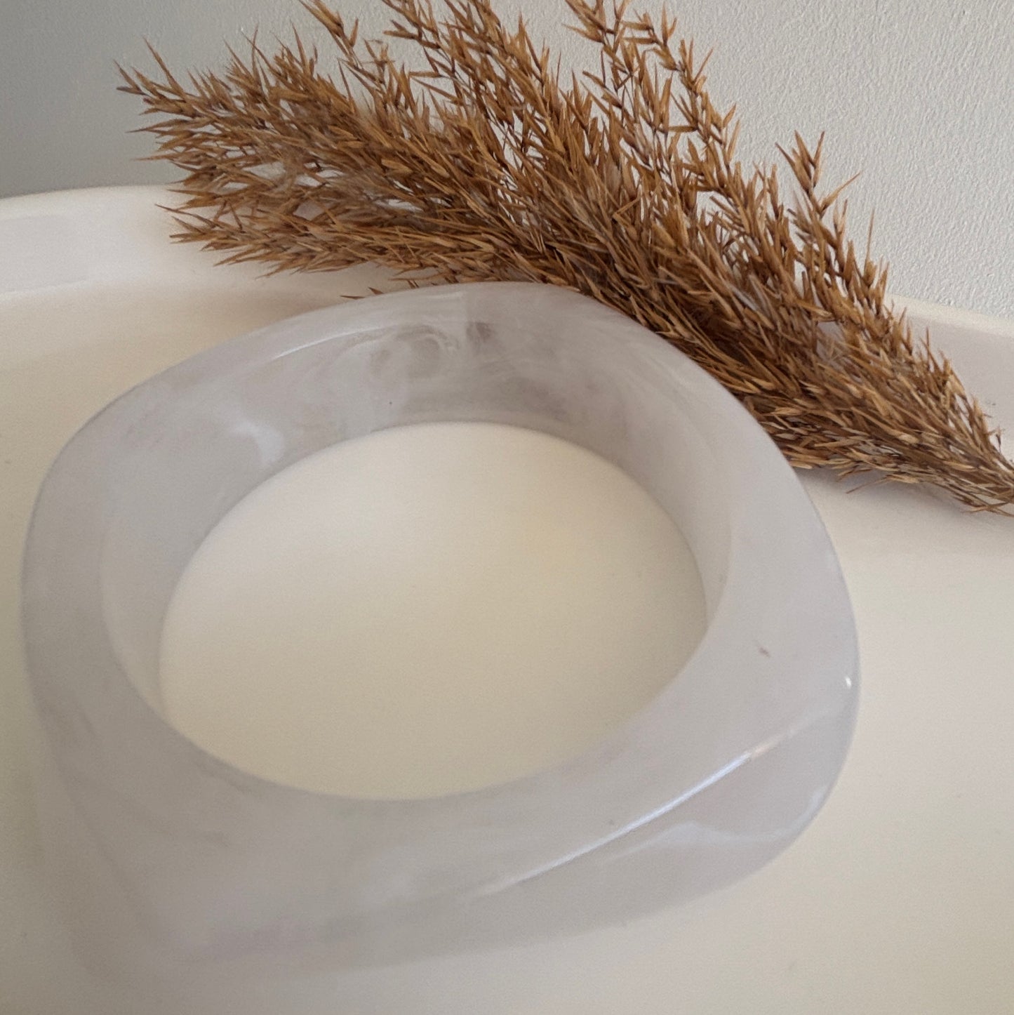 Resin bangle (White)