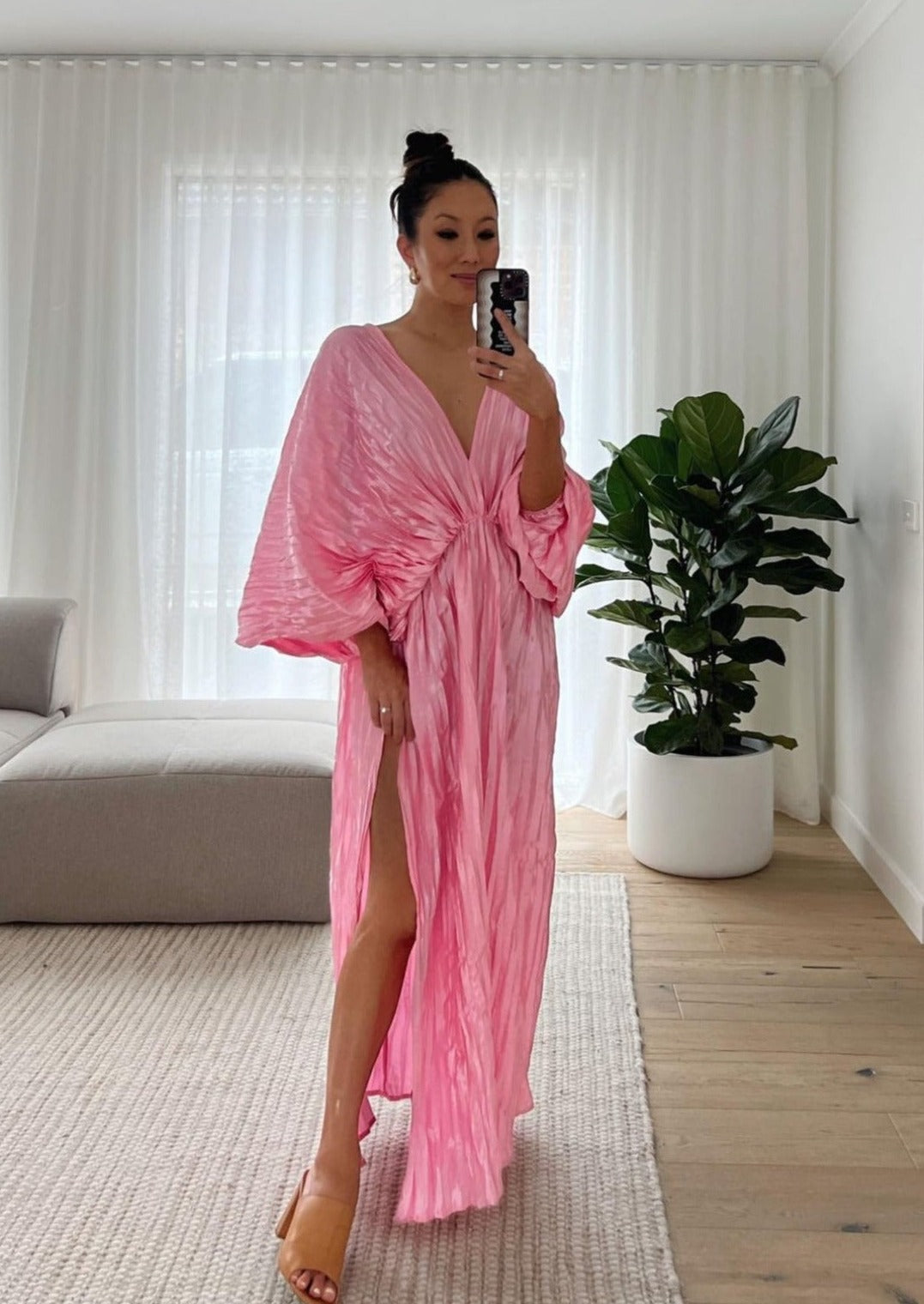 L'idée De Luxe Gown, Lipstick