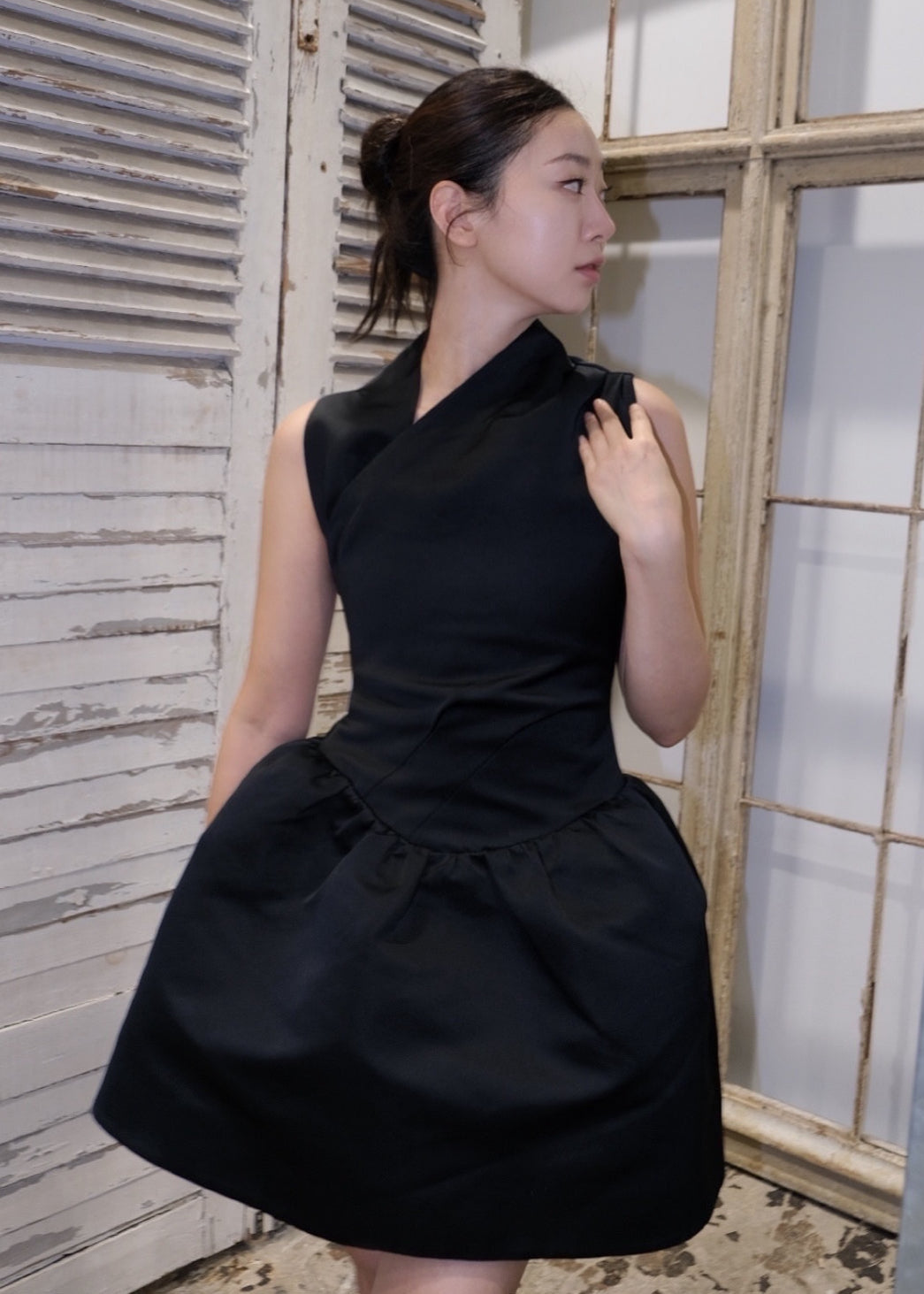 Black Backless Mini