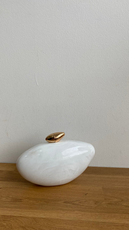 Shell clutch, white