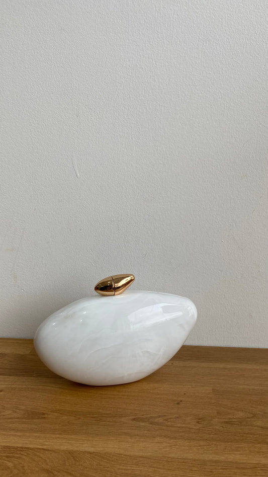 Shell clutch, white
