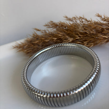 Ribbed bangle (Silver)