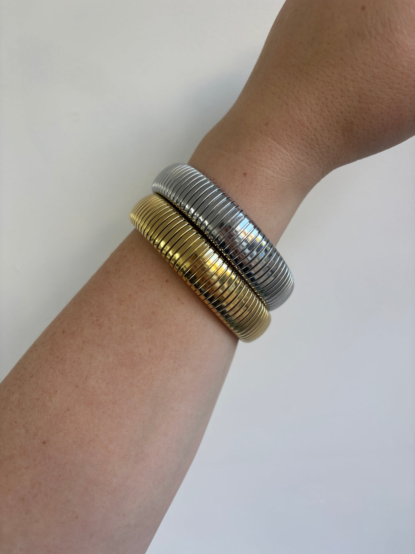 Ribbed bangle (Silver)