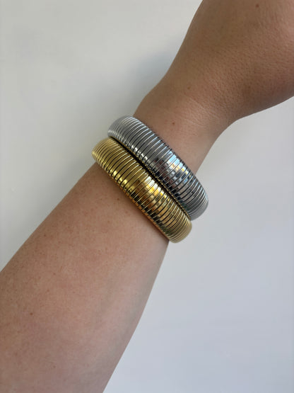 Ribbed bangle (Silver)